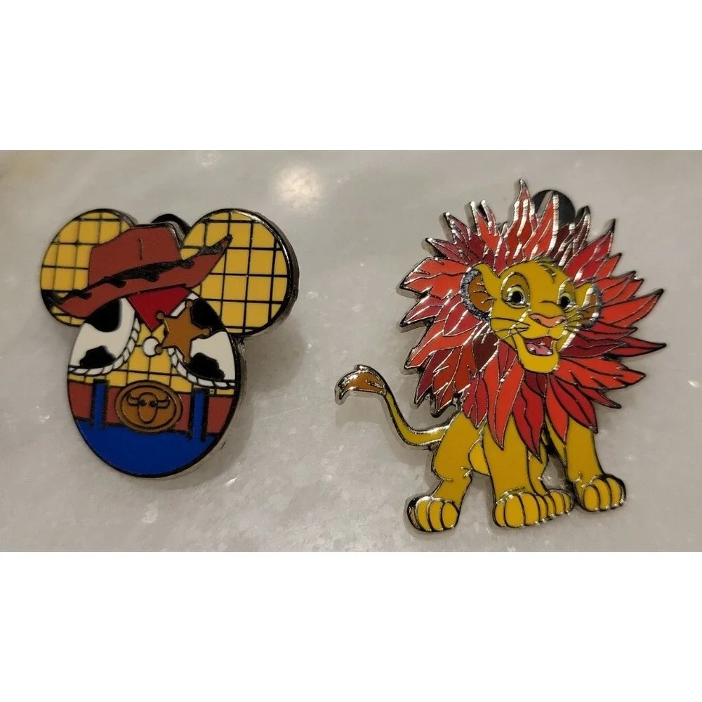 Lot Of 2 Woody/Mickey Shaped Pin & Lion King Pin‎